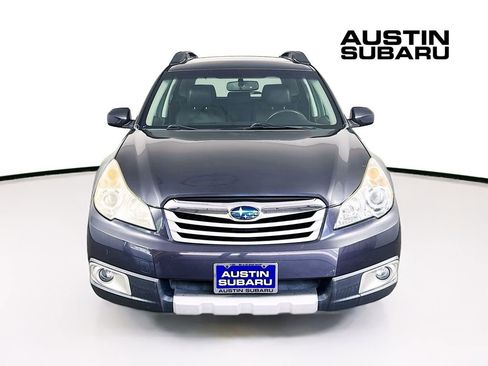 Used 2011 Subaru Outback 2.5i Limited image 2