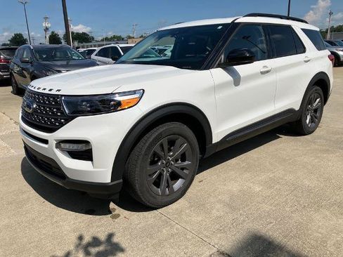 Certified 2024 Ford Explorer XLT w/ Equipment Group 202A AWD/4WD image 1
