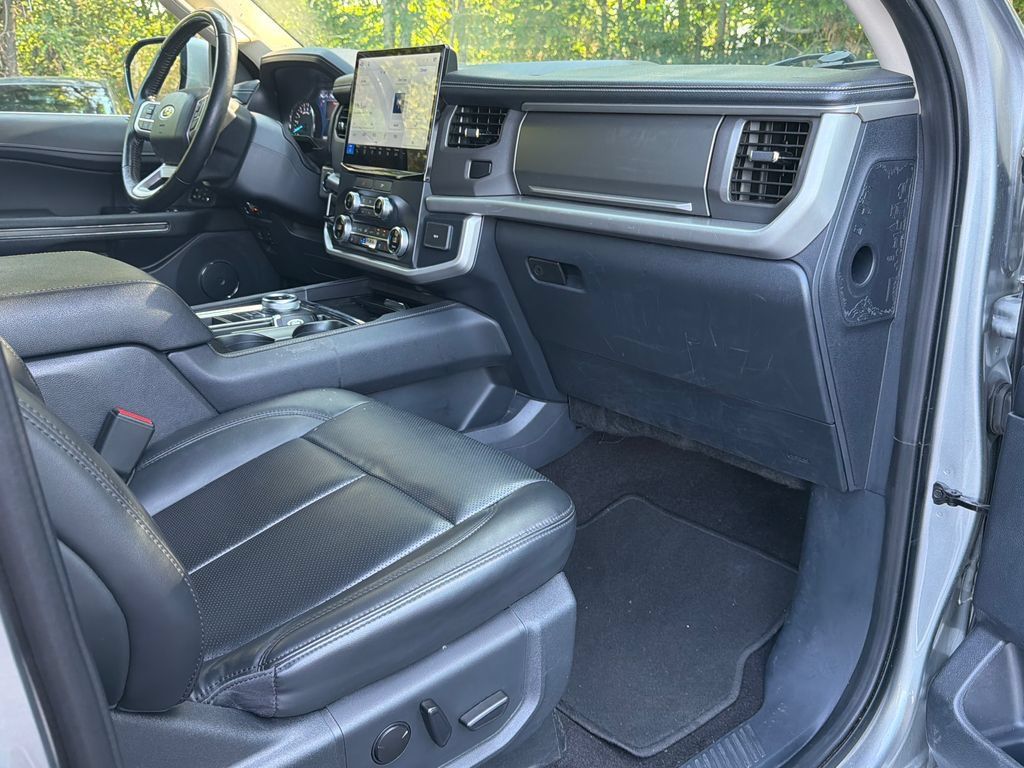 Used 2022 Ford Expedition Max XLT RWD image 16