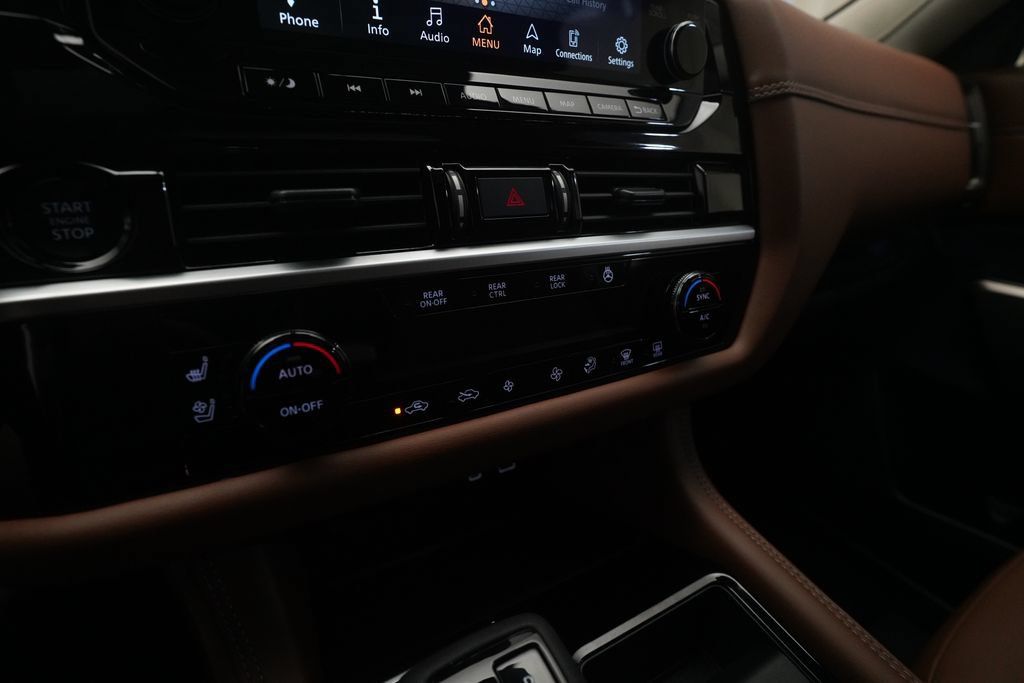 Used 2025 Nissan Pathfinder Platinum AWD/4WD image 21