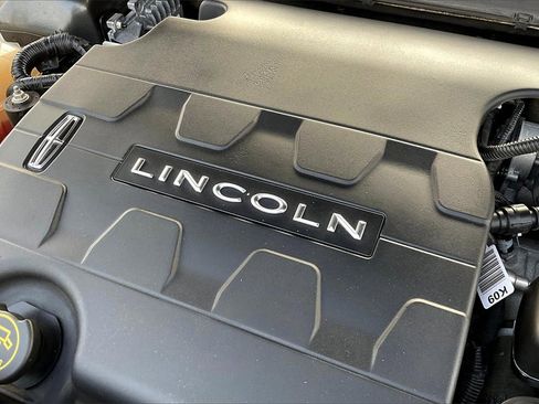 Used 2019 Lincoln Continental Premiere image 31