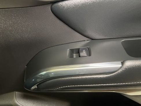 Used 2025 Chevrolet Traverse LT w/ Sun and Wheel Package image 62