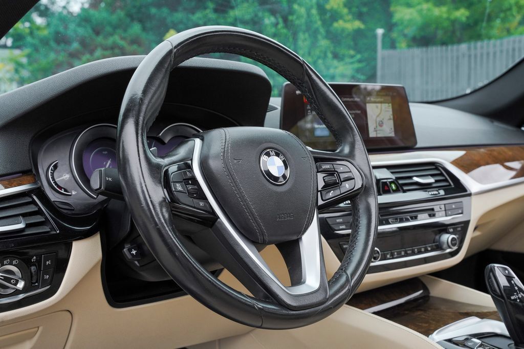 Used 2019 BMW 530e RWD image 13