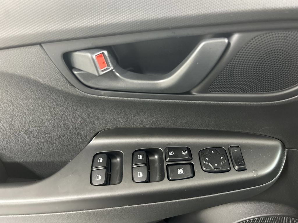 Used 2023 Hyundai Kona SE AWD/4WD image 11