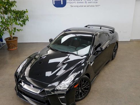 Used 2021 Nissan GT-R Premium image 28