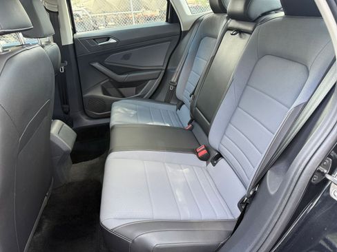 Used 2025 Volkswagen Jetta SE image 33