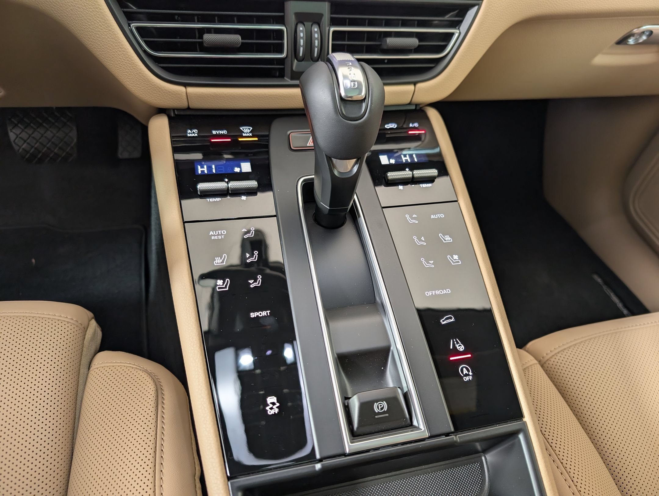 Certified 2026 Porsche Macan AWD/4WD image 21