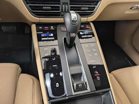 Certified 2026 Porsche Macan AWD/4WD image 21