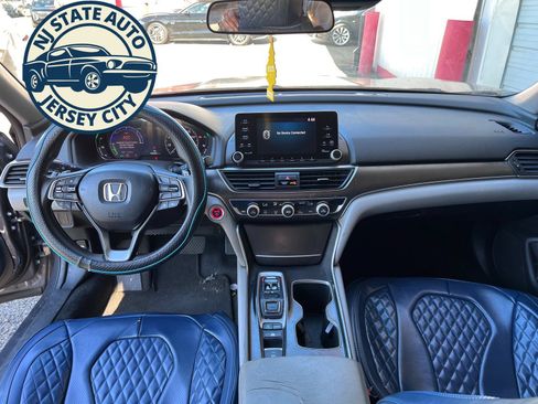 Used 2018 Honda Accord Hybrid image 3