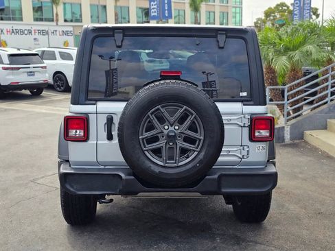 Used 2024 Jeep Wrangler Unlimited Sport AWD/4WD image 7