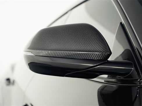 Used 2025 Lamborghini Urus SE image 32