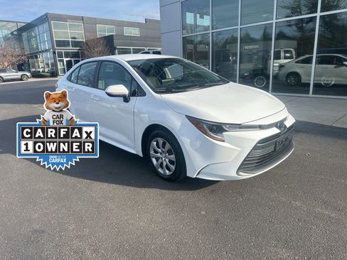 Used 2025 Toyota Corolla LE image 1