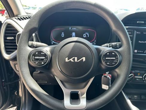Used 2025 Kia Soul LX w/ LX Technology Package FWD image 25
