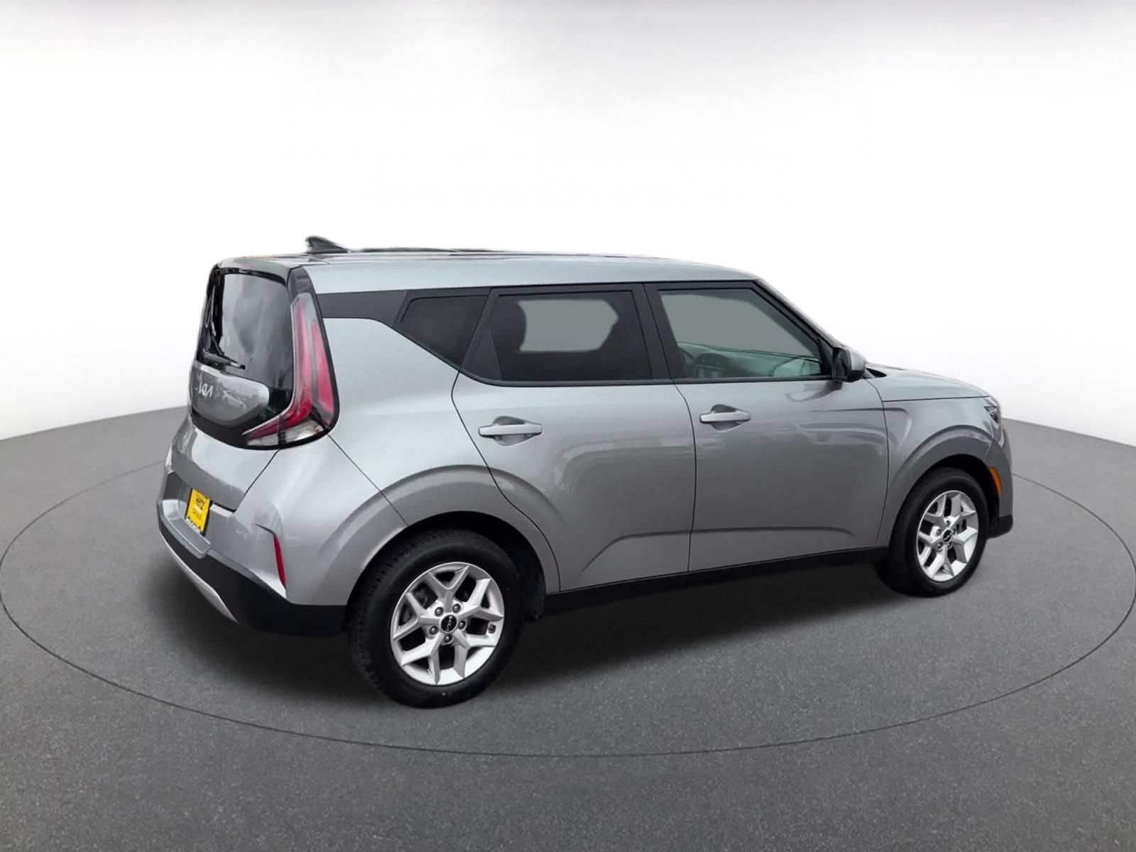 Used 2025 Kia Soul LX w/ LX Technology Package FWD image 13