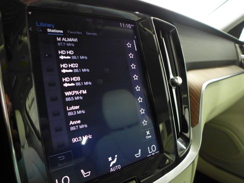 Used 2020 Volvo S60 T5 Momentum image 24