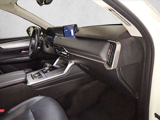 Used 2025 MAZDA CX-70 3.3 Turbo w/ Preferred Package AWD/4WD image 17