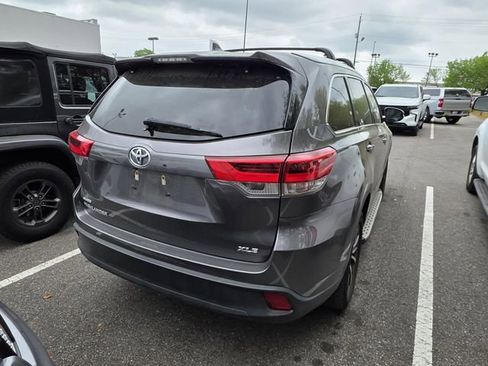 Used 2019 Toyota Highlander XLE image 3