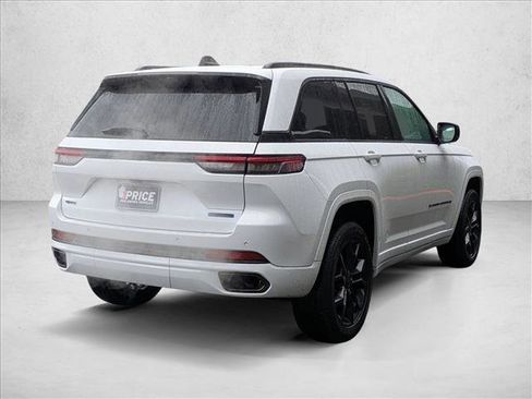 Used 2023 Jeep Grand Cherokee 30th Anniversary image 5