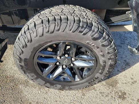 Used 2020 Chevrolet Silverado 1500 LT Trail Boss image 12