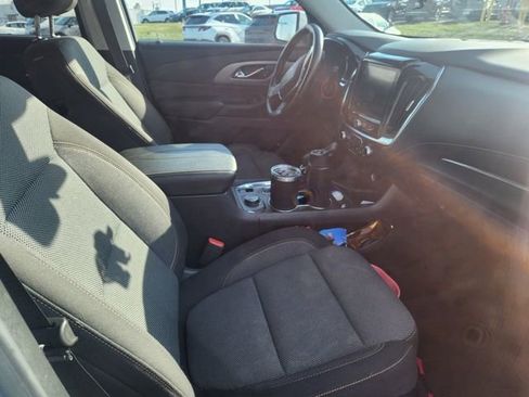 Used 2021 Chevrolet Traverse LT image 7