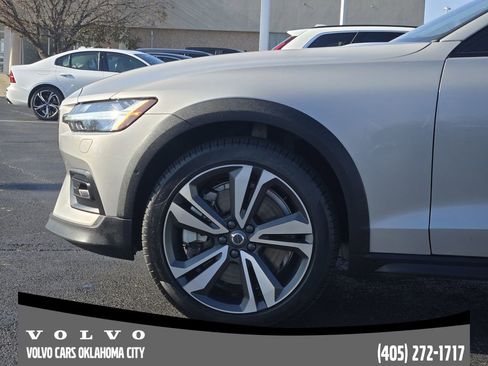 Certified 2025 Volvo V60 B5 Cross Country Plus image 6