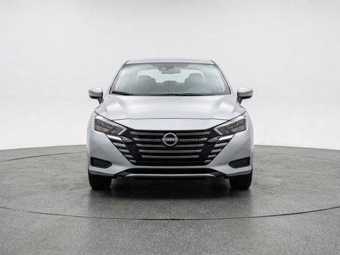 Used 2025 Nissan Versa SV image 2