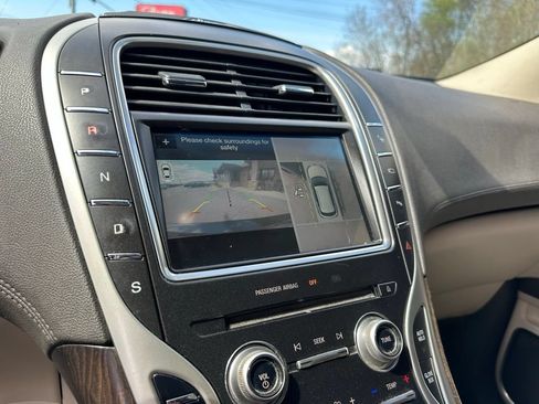Used 2016 Lincoln MKX Reserve w/ Technology Package FWD image 24