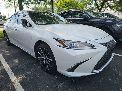 Used 2025 Lexus ES 350 w/ Premium Package FWD image 2