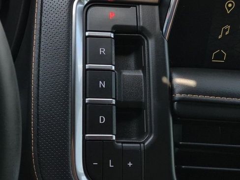 Used 2024 GMC Yukon AT4 AWD/4WD image 32