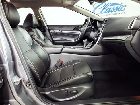 Used 2022 Nissan Maxima SV w/ Floor Mat Group FWD image 11