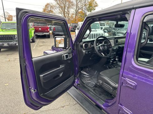 Used 2023 Jeep Wrangler Freedom Edition image 11
