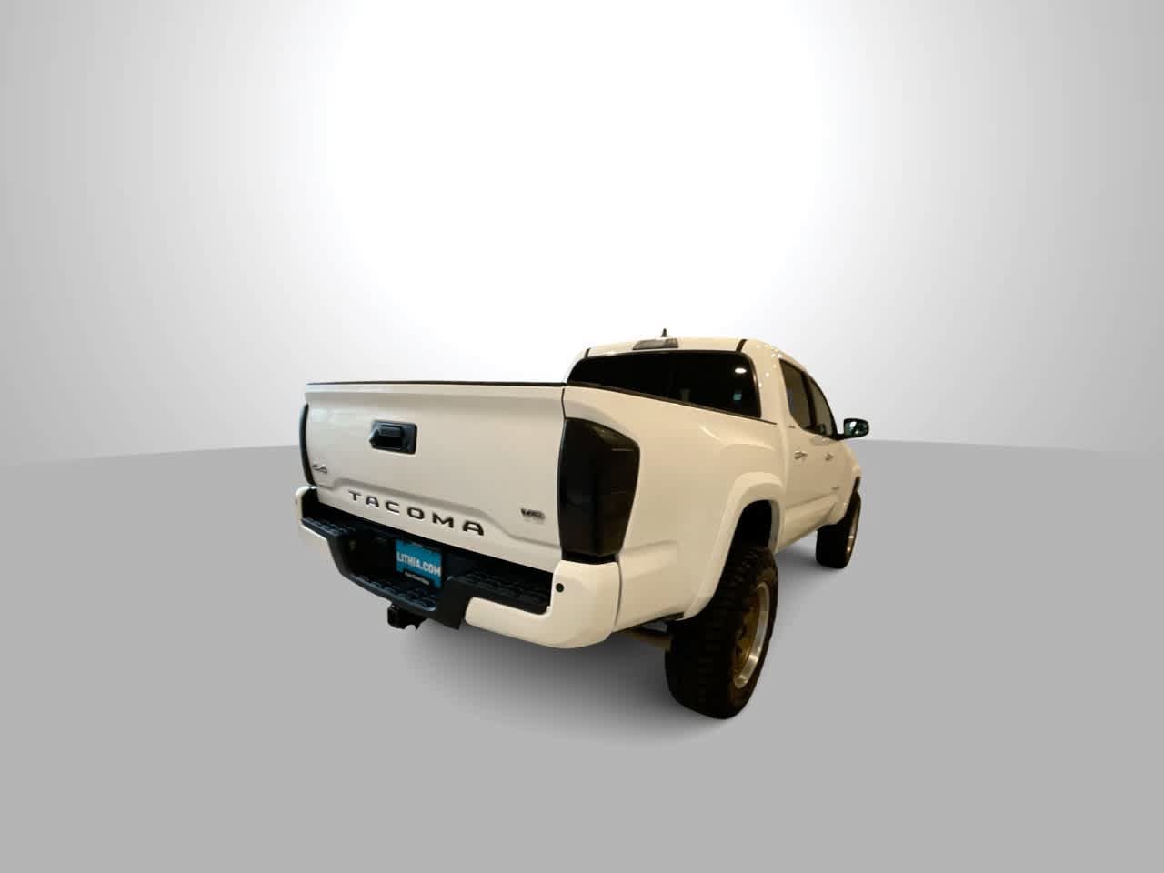 Used 2020 Toyota Tacoma Limited AWD/4WD image 8