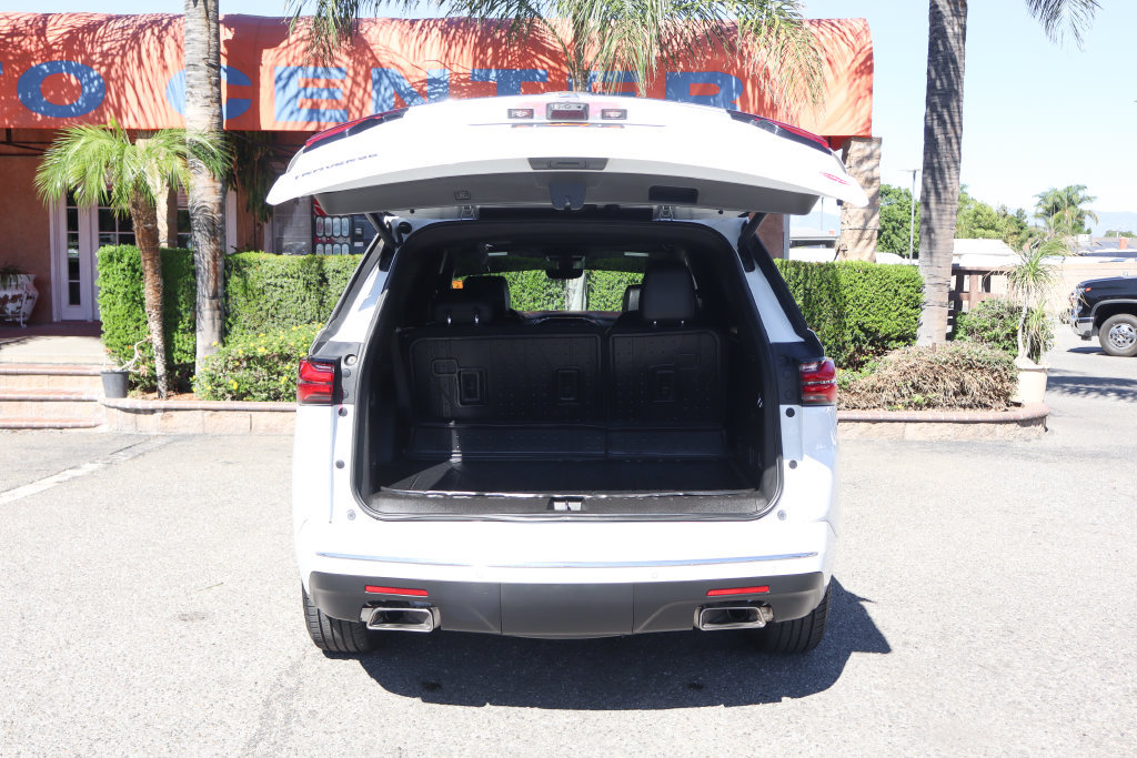 Used 2023 Chevrolet Traverse High Country FWD image 8