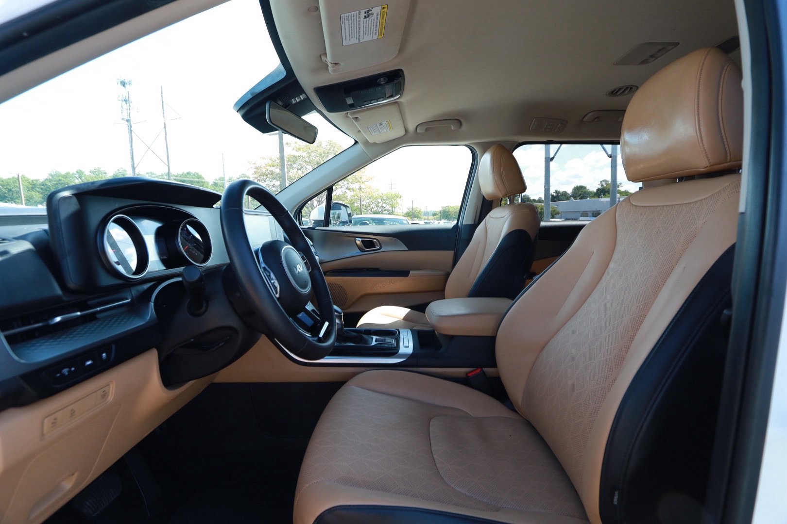 Used 2024 Kia Carnival LX FWD image 20