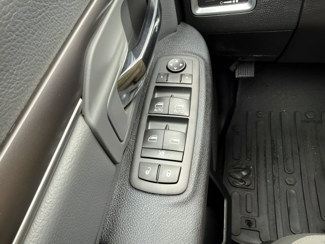 Used 2023 RAM 1500 Classic SLT w/ Protection Group AWD/4WD image 20
