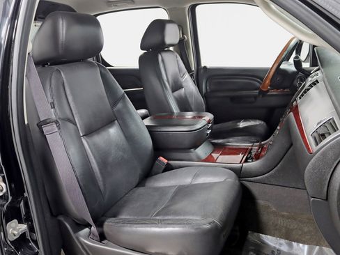 Used 2011 Cadillac Escalade EXT image 22