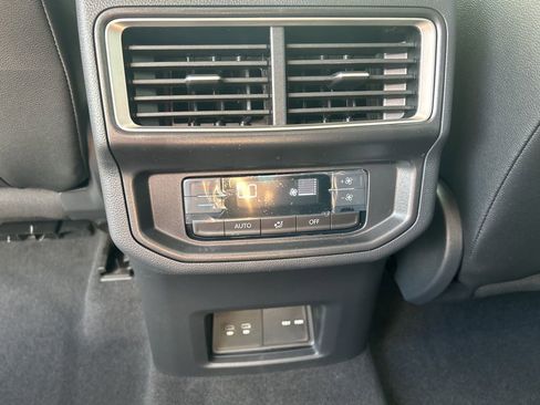 New 2026 Volkswagen Atlas SE image 25