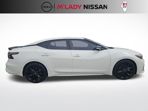 Used 2023 Nissan Maxima SR w/ Sport Mat Group image 6