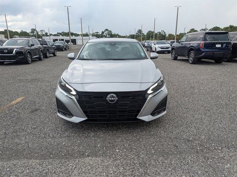 Used 2023 Nissan Altima 2.5 SV image 5
