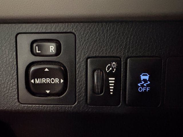 Used 2013 Toyota RAV4 LE AWD/4WD image 6