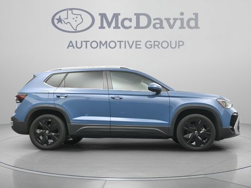 Used 2025 Volkswagen Taos SE w/ Black Wheel Package FWD image 31