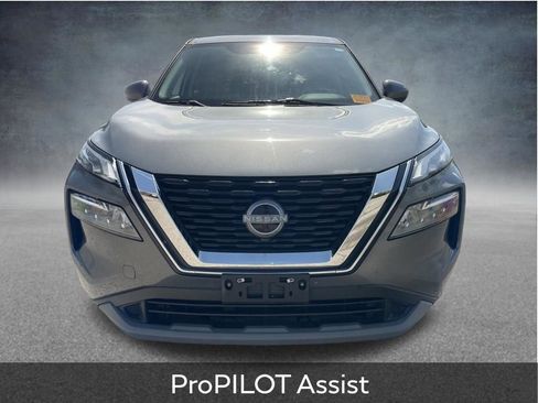 Used 2023 Nissan Rogue SV image 3