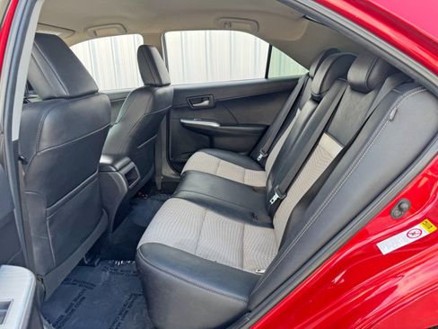 Used 2014 Toyota Camry SE image 34