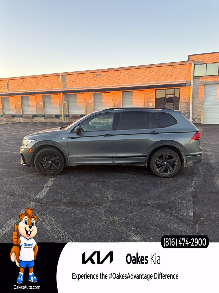 Used 2023 Volkswagen Tiguan SE R-Line FWD image 1