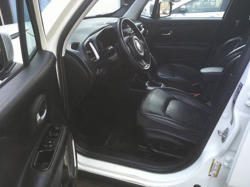 Used 2018 Jeep Renegade Limited w/ UConnect 8.4 Nav Group AWD/4WD image 8