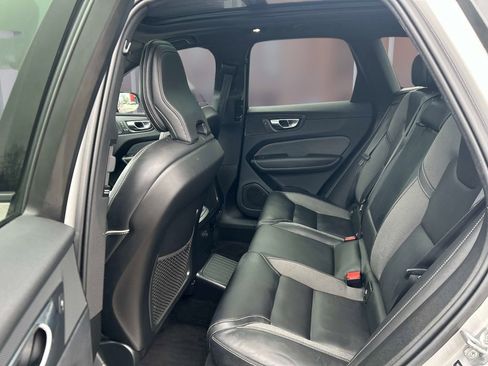 Used 2022 Volvo XC60 T8 R-Design image 12
