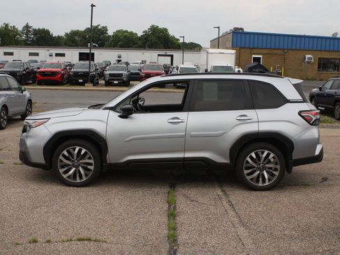Used 2025 Subaru Forester Touring AWD/4WD image 5