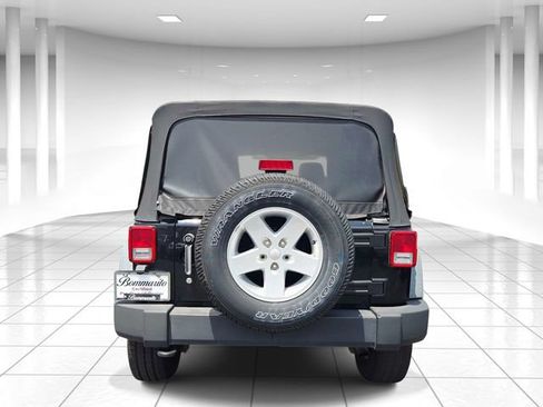Used 2012 Jeep Wrangler Unlimited Sport AWD/4WD image 4