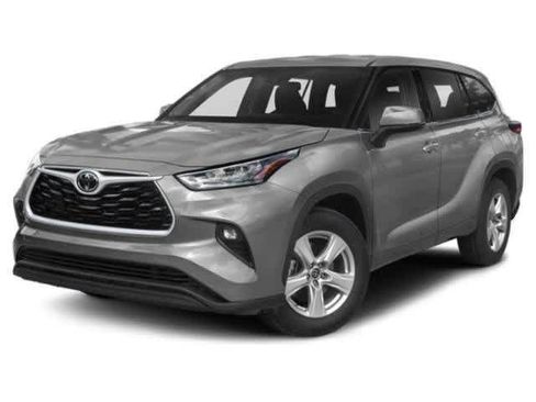 Used 2022 Toyota Highlander LE FWD image 1