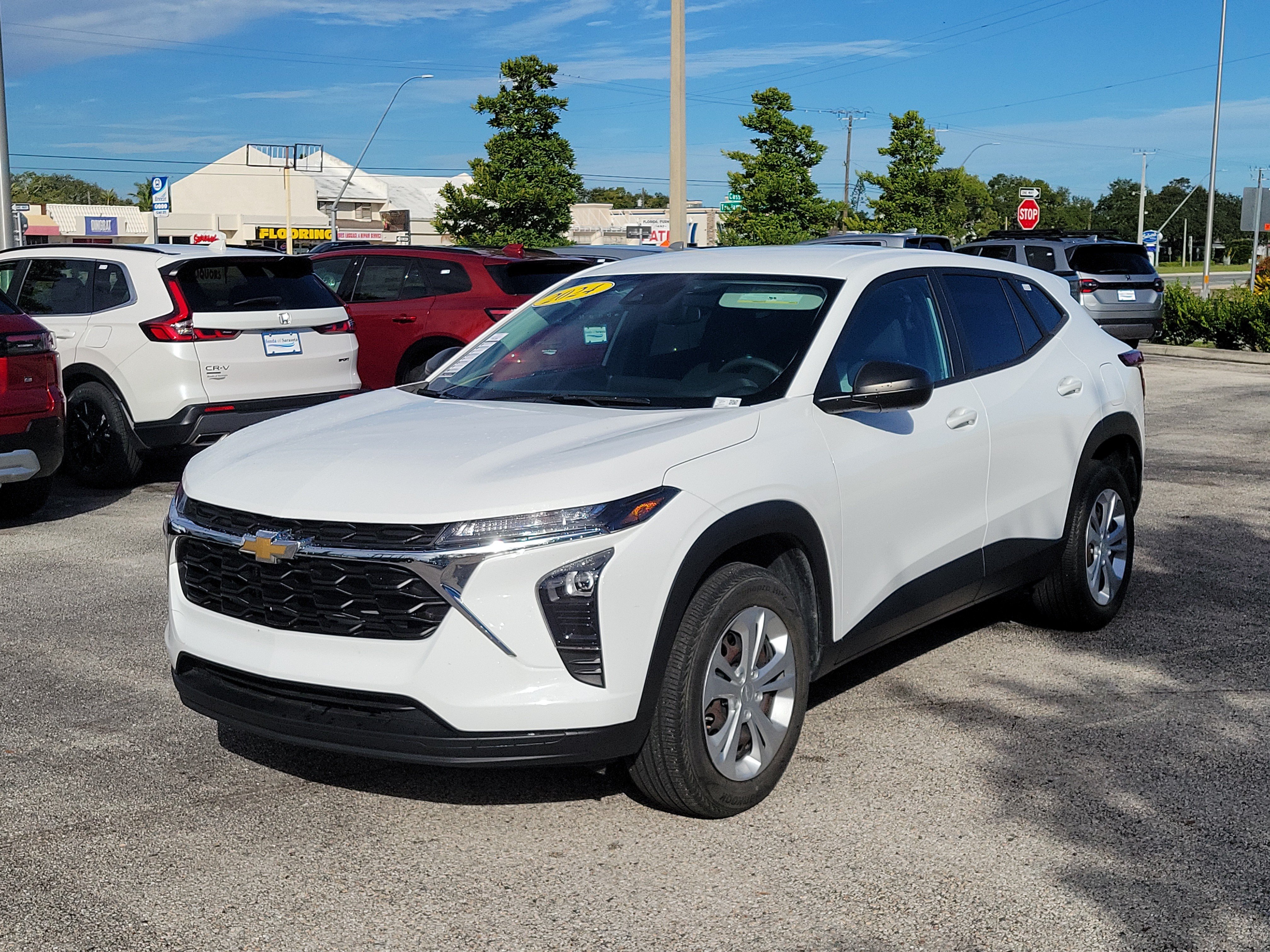 Used 2024 Chevrolet Trax LS w/ Driver Confidence Package FWD image 4